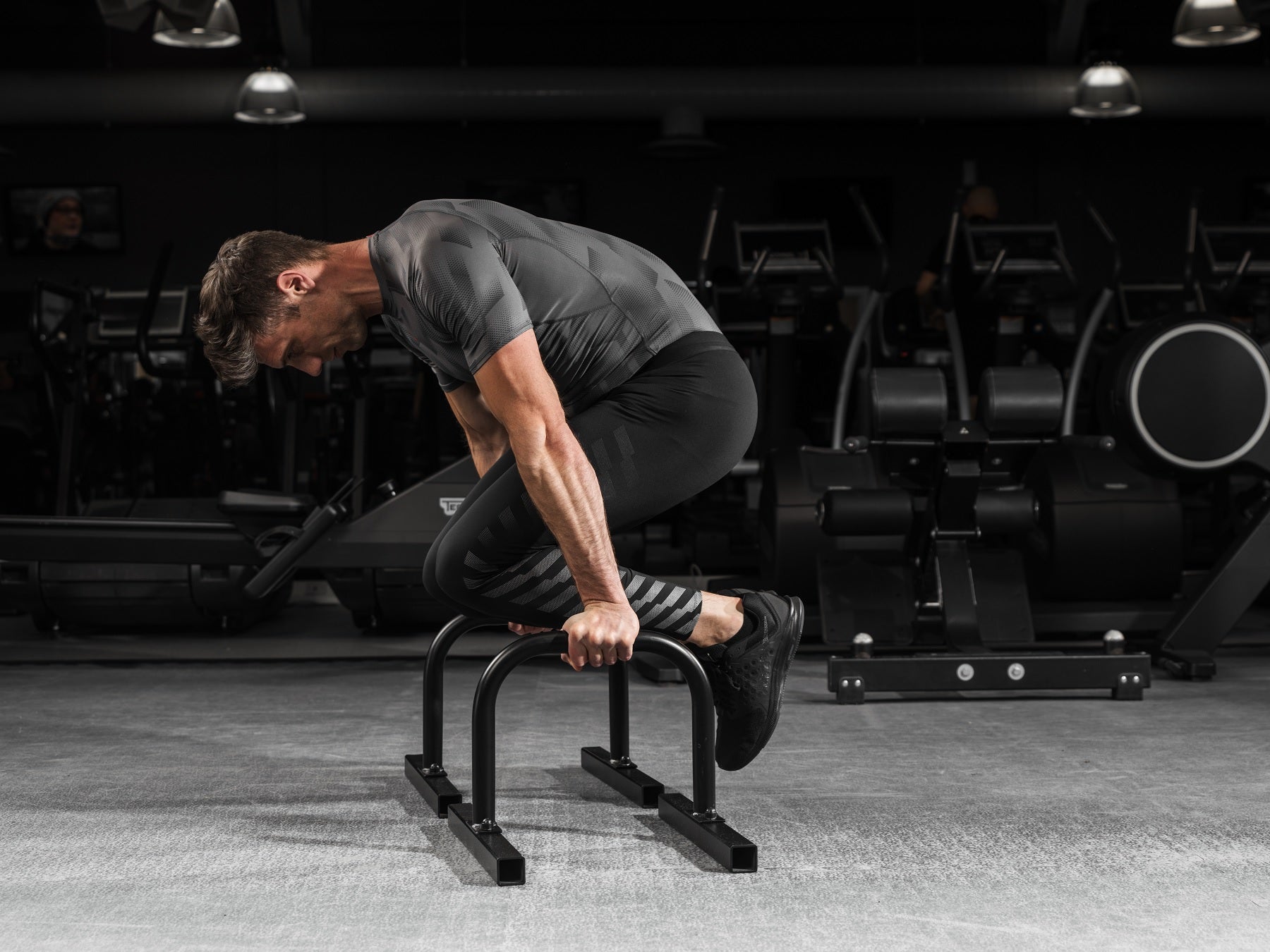 How to perform Tuck Planche Push-ups on Medium Parallettes
